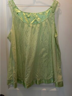 Ladies Satin-Trim Sleep Tank Top PJs crop length in Light Apple Green